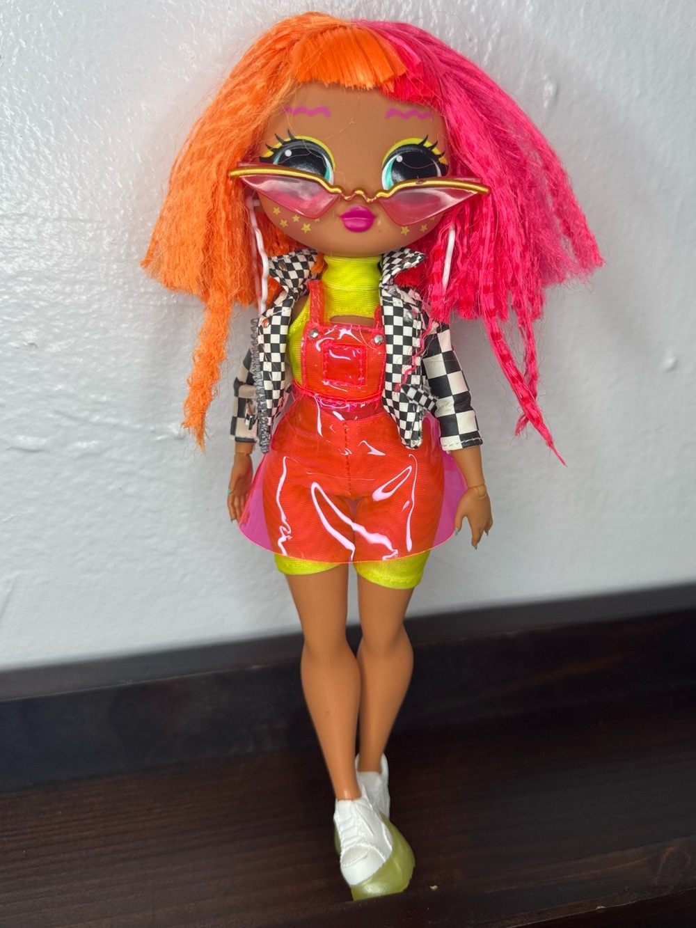 LOL Surprise OMG Neonlicious Fashion Doll Neon Pink Orange Hair MGA
